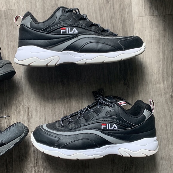 Sneaker Bundle Sale Nike Huarches and Filas - Picture 3 of 6